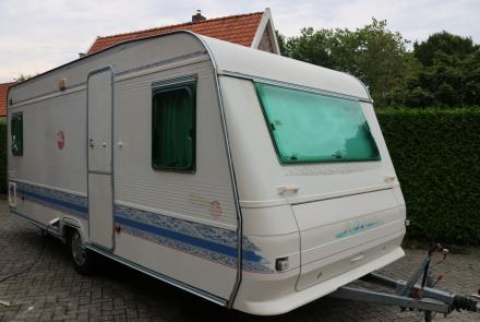 Adria unica 502up lichtgewicht carvan met airco, in zeer nette staat 1999